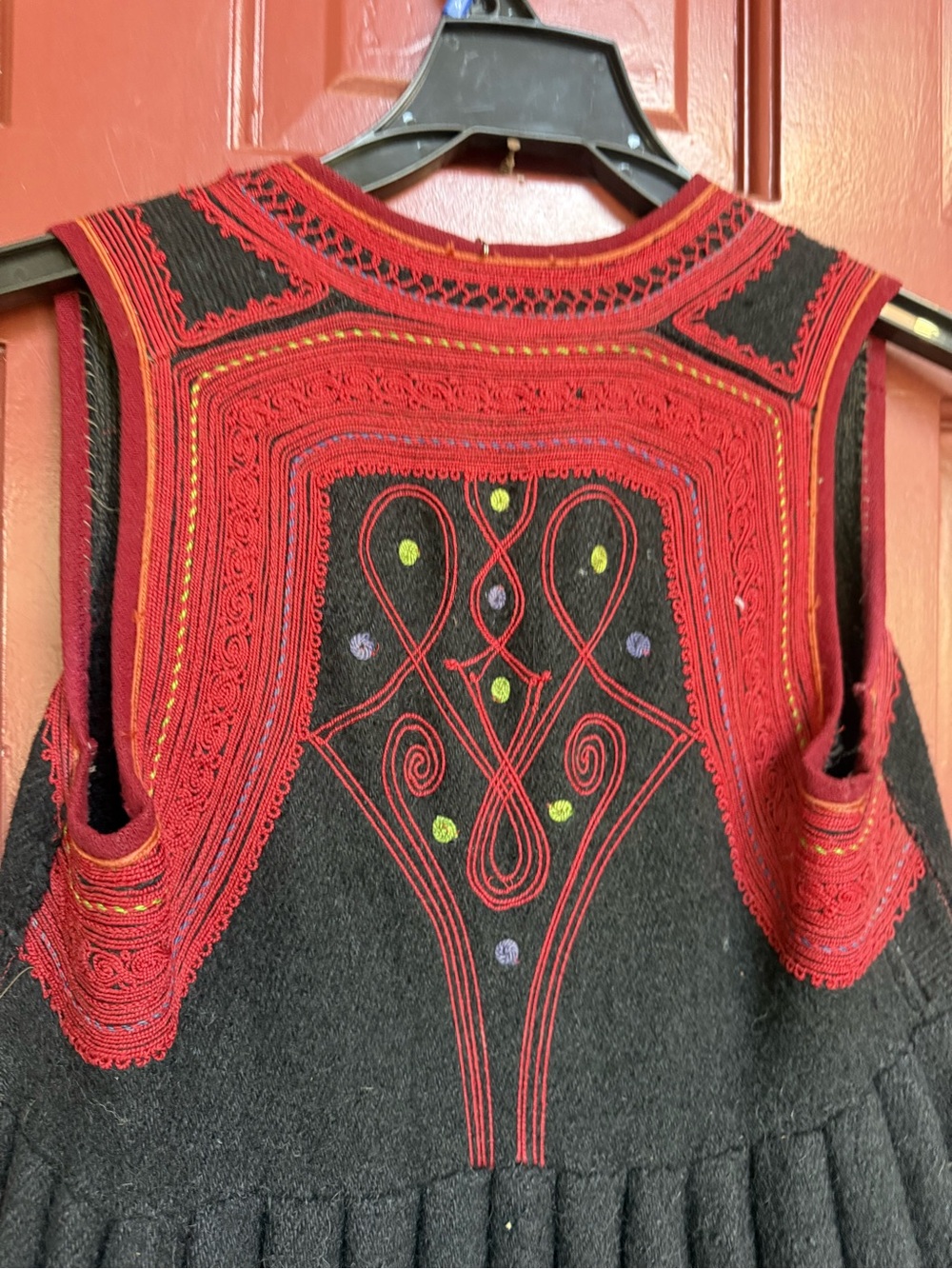 Hand made Black and red Sleeveless wool Vest - Picture 3 of 9